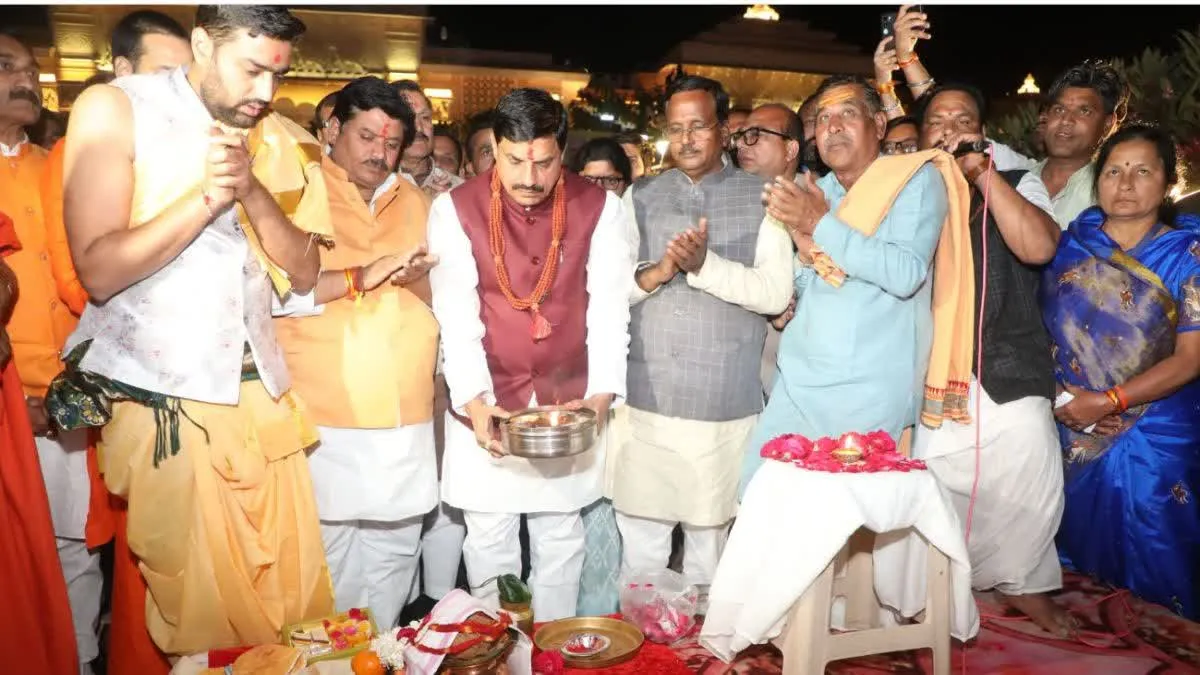 मोहन यादव की सुरक्षा में बड़ी चूक, युवक के पास मिला सरकार का ID कार्ड और वॉकी-टॉकी
