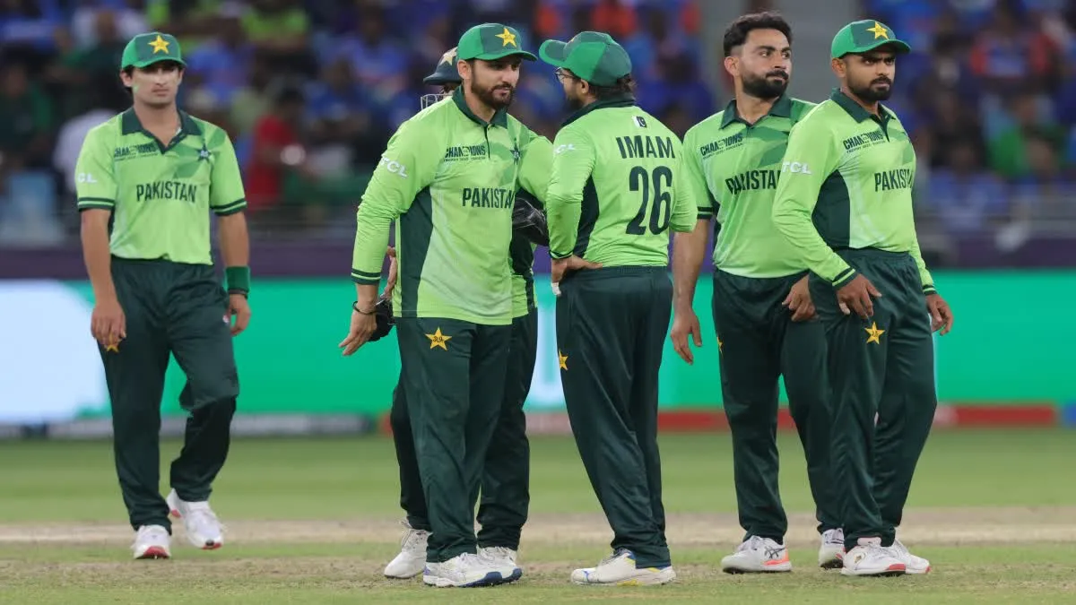 IND vs PAK: पाकिस्तान के पूर्व खिलाड़ियों का हार से हाल बेहाल, बॉलीवुड गाना गाकर जताया दुख 