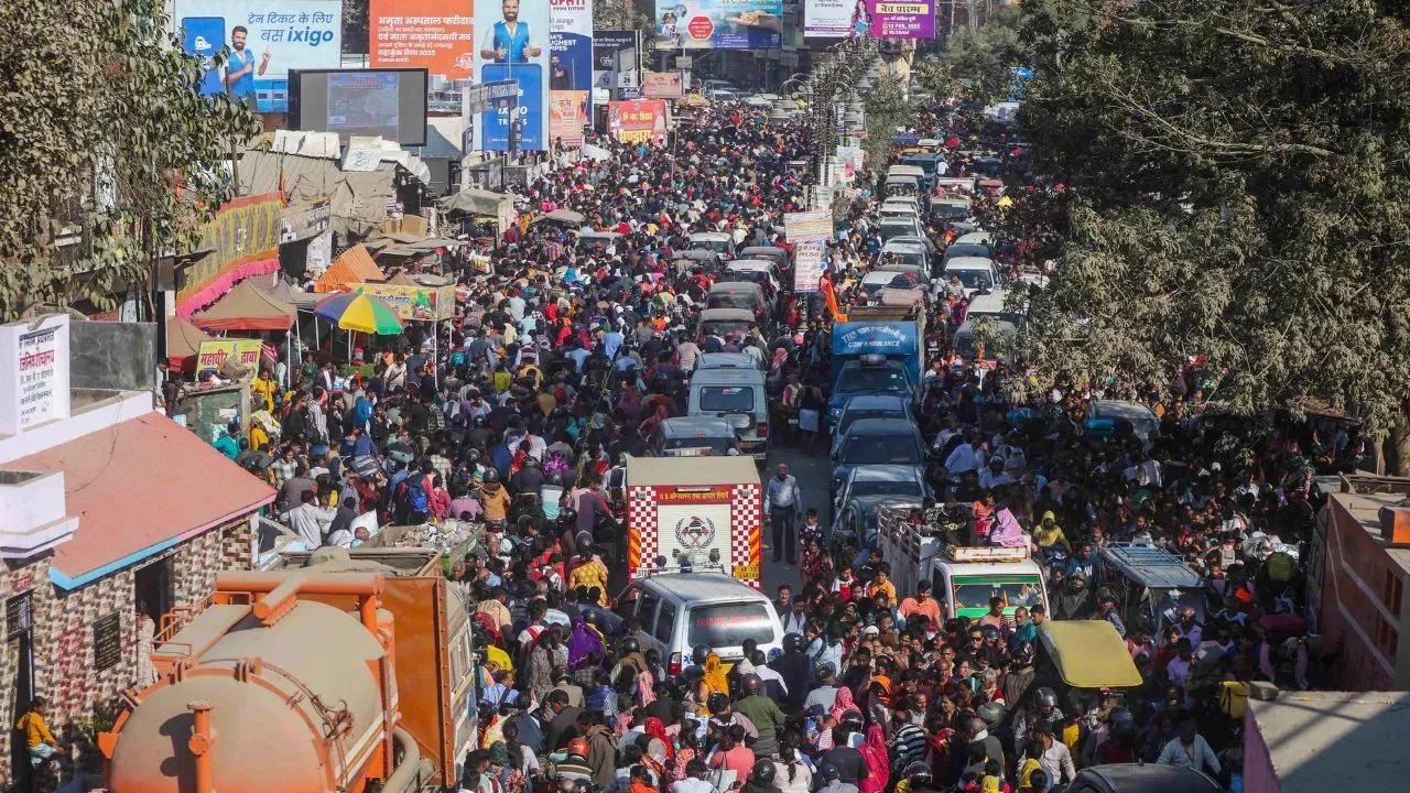  प्रयागराज के 35 KM पहले से लगी गाड़ियों की कतारें
