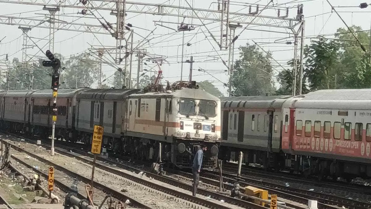 महाकुंभ के चलते मध्य प्रदेश में 1 दर्जन ट्रेनों के रूट बदले, सफर से पहले चेक करें लिस्ट