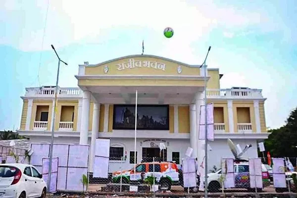 सोशल मीडिया पर हार के बाद कांग्रेसियों का गुस्सा : बोले - RSS से सीखिए