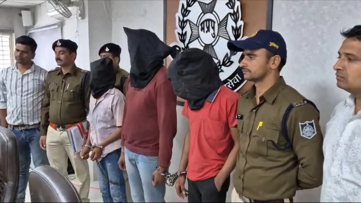 रतलाम पुलिस ने सोशल मीडिया पेट्रोलिंग कर पकड़े हथियारों के सौदागर, अवैध हथियारों के साथ 4 गिरफ्तार