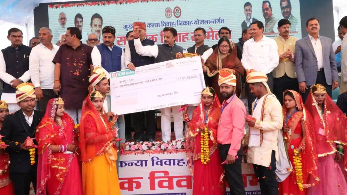 एक साथ 362 वर-वधू ने रचाया ब्याह, मोहन सरकार ने जोड़ों को दी बड़ी रकम