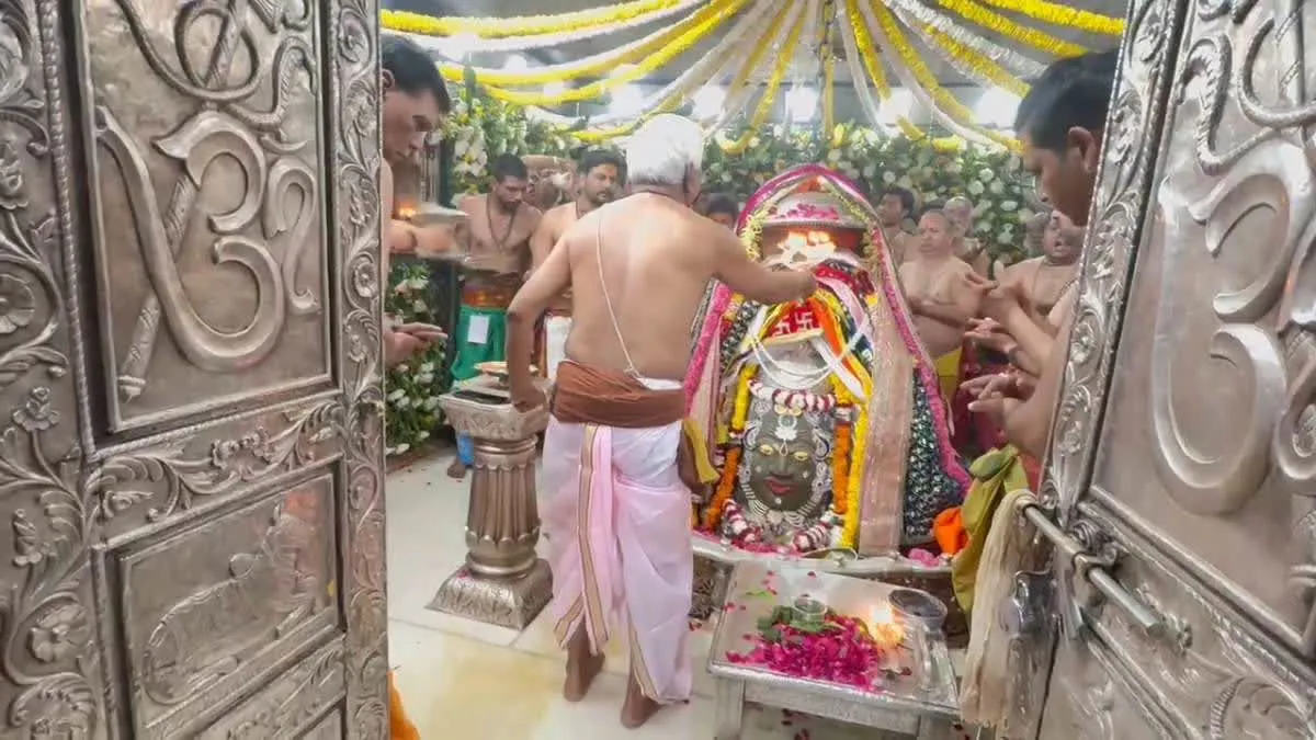 महाशिवरात्रि पर महाकाल मंदिर के खुले पट, 44 घंटे दर्शन देंगे बाबा, बिना परमिशन वालों को भी