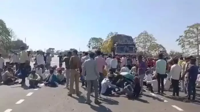 सिवनी में फूटा किसानों का गुस्सा, कश्मीर से कन्याकुमारी वाले NH 44 हाईवे पर चक्का जाम