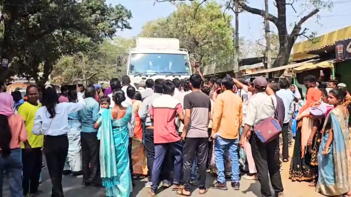 सीतापुर पंचायत चुनाव में गड़बड़ी का आरोप, लोगों ने नेशनल हाईवे किया जाम