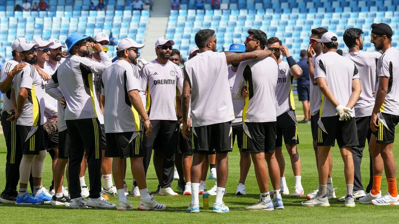 IND vs PAK: अचानक बीमार हुआ टीम इंडिया का स्टार खिलाड़ी, भारत-पाकिस्तान मैच से पहले बढ़ी टेंशन