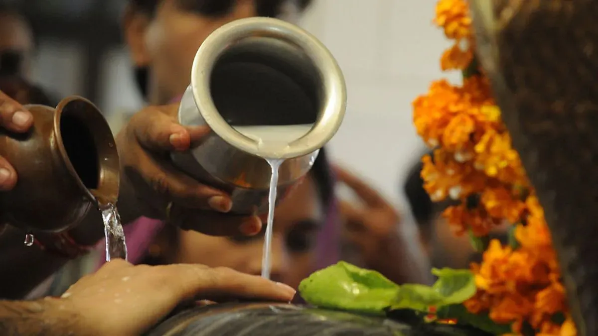 महाशिवरात्रि के दिन कब करना चाहिए जलाभिषेक और रुद्राभिषेक? जानें शुभ समय
