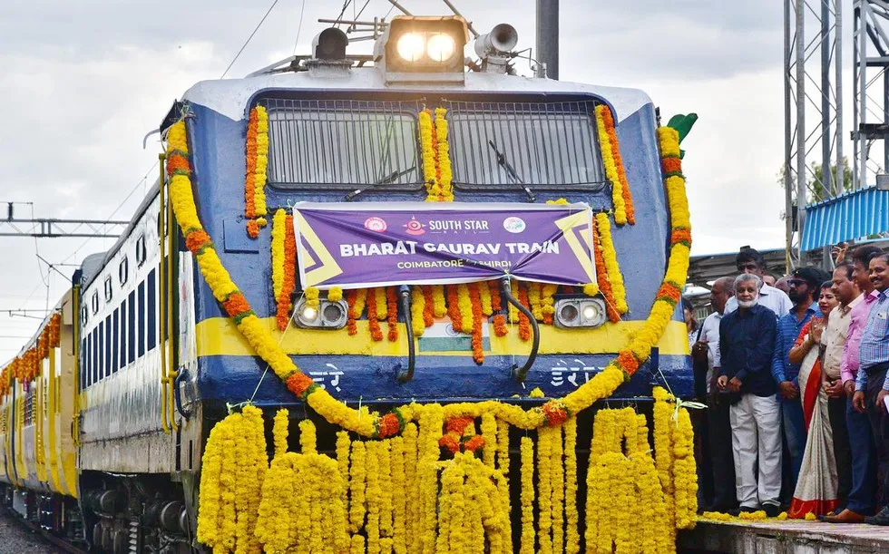 MP के तीर्थयात्रियों को रेलवे का तोहफा, ज्योतिर्लिंग के साथ द्वारका और शिरडी के दर्शन... जानें बुकिंग, रूट और किराया
