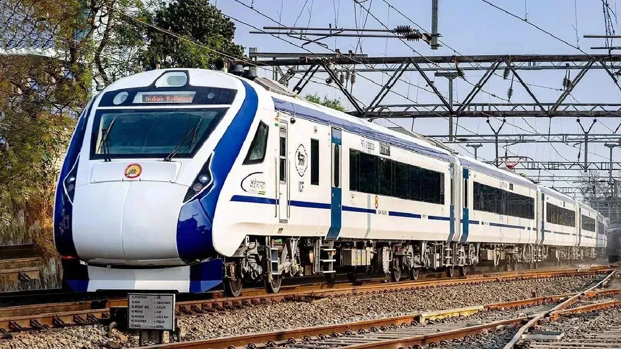 स्पीड ही नहीं, कमाई में भी सुपरफास्ट है वंदे भारत एक्सप्रेस, रेलवे की कराई करोड़ों की कमाई