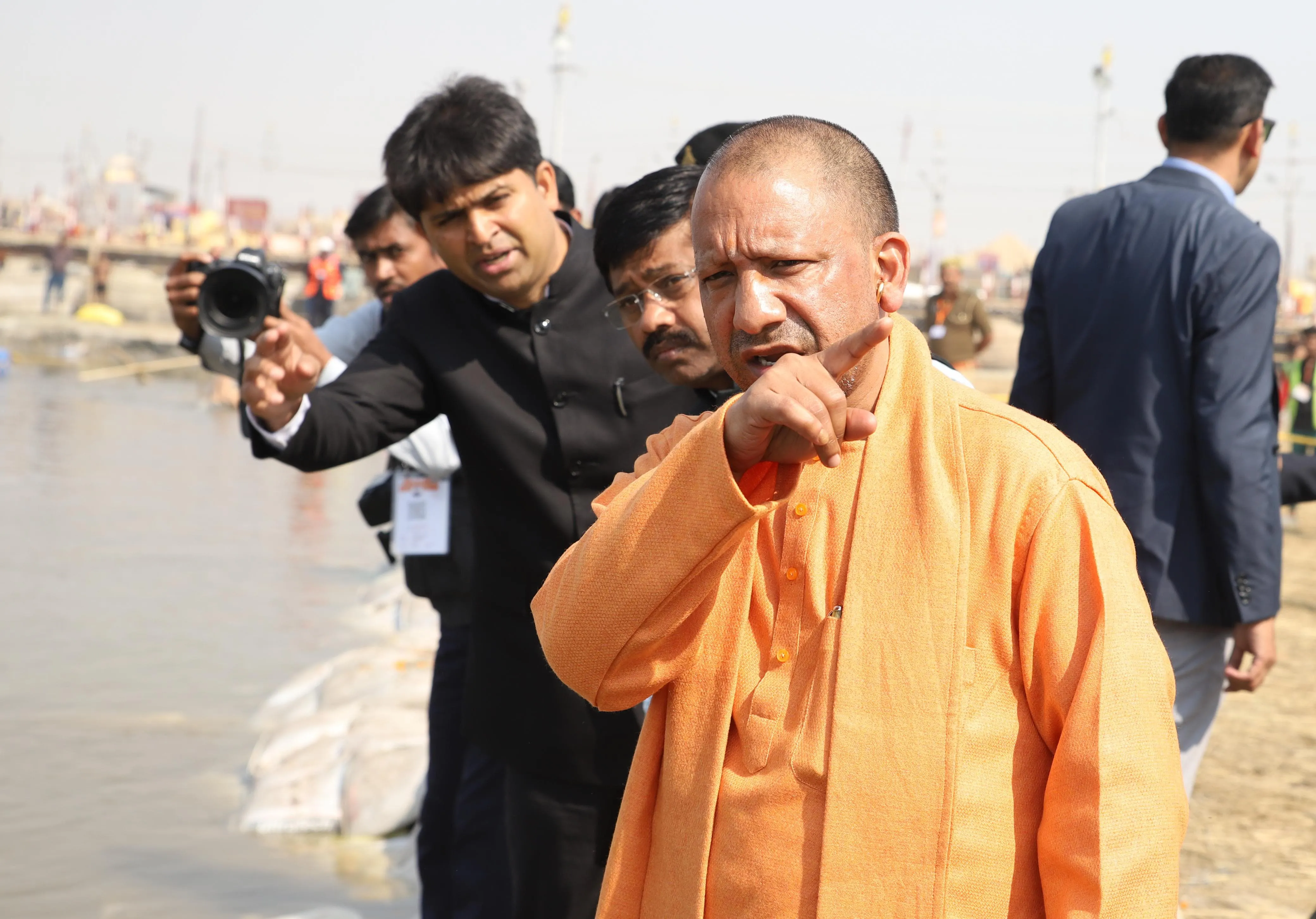 हादसे वाले स्थान पर पहुंचे सीएम योगी, पूरी घटना की ली जानकारी