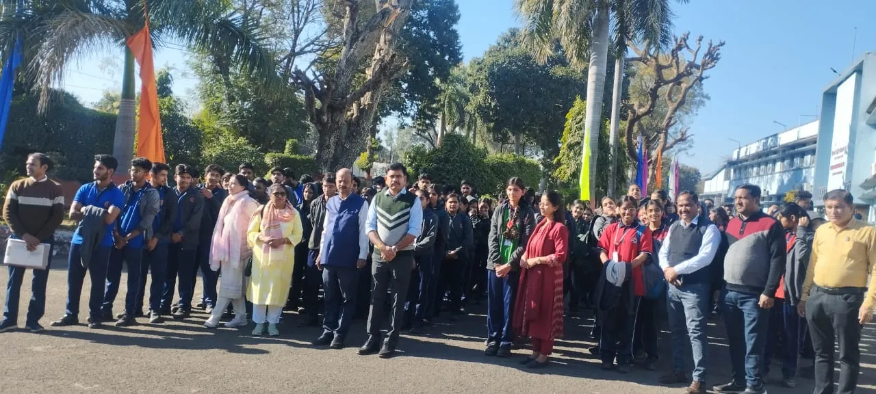 शैक्षणिक भर्मण पर निकले केंद्रीय विद्यालय क्रमांक 1 के बच्चे 