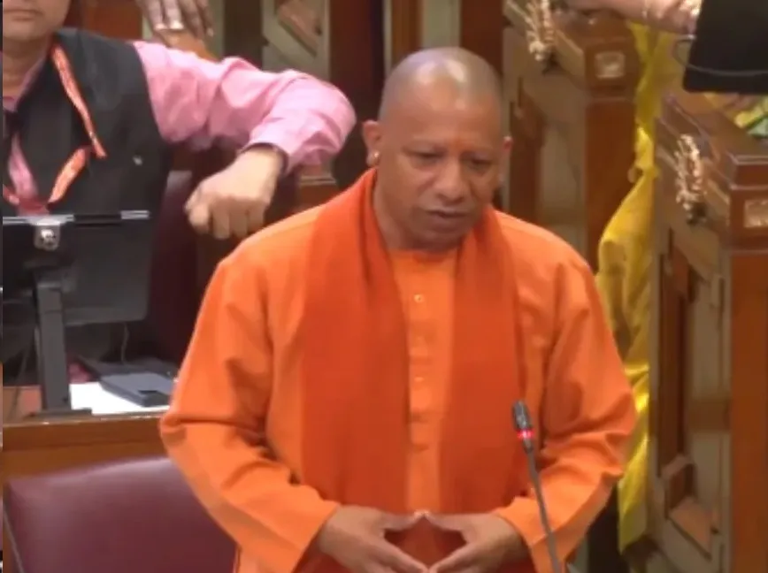 सीएम योगी का विपक्ष पर करारा प्रहार-अपने बच्चों को अग्रेज़ी पढ़ाएंगे, दूसरे के बच्चों को कठमुल्ला, मौलवी बनाएंगे 