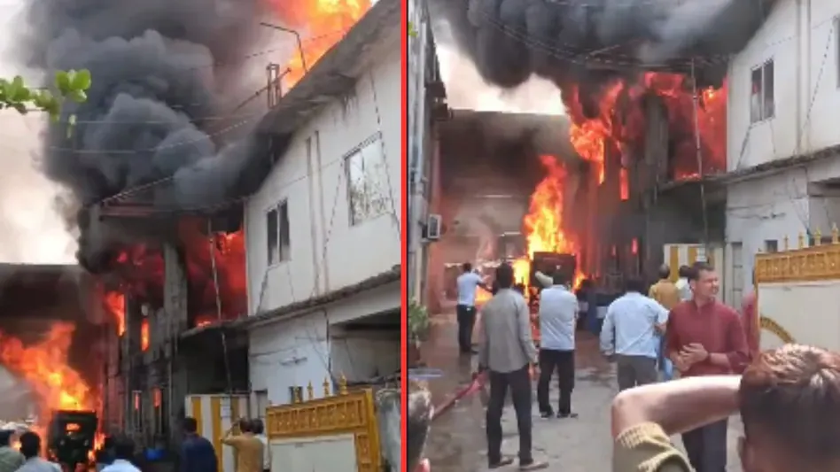 केमिकल फैक्ट्री में लगी भीषण आग, चारों तरफ फैला धुआं, दमकल की गाड़ियां बुझाने में जुटीं