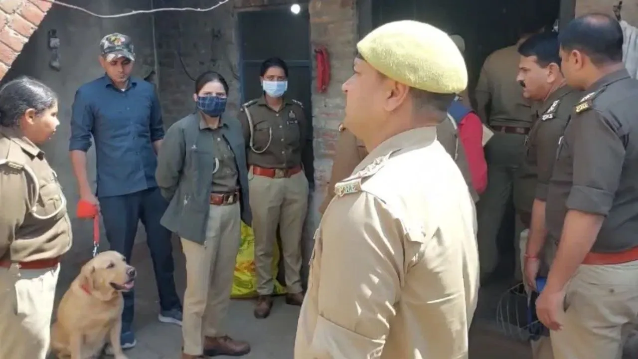 प्रेमी की बाहों में बेटी को देख आग बबूला हुआ पिता, रस्सी से घोंट दिया दोनों का गला