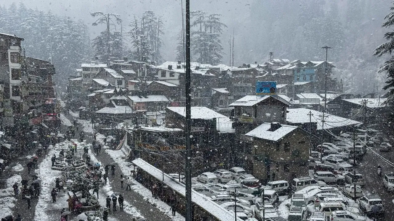 हिमाचल में बदलने वाला है मौसम, विभाग की चेतावनी- लोग ऊंचाई पर जाने से बचें