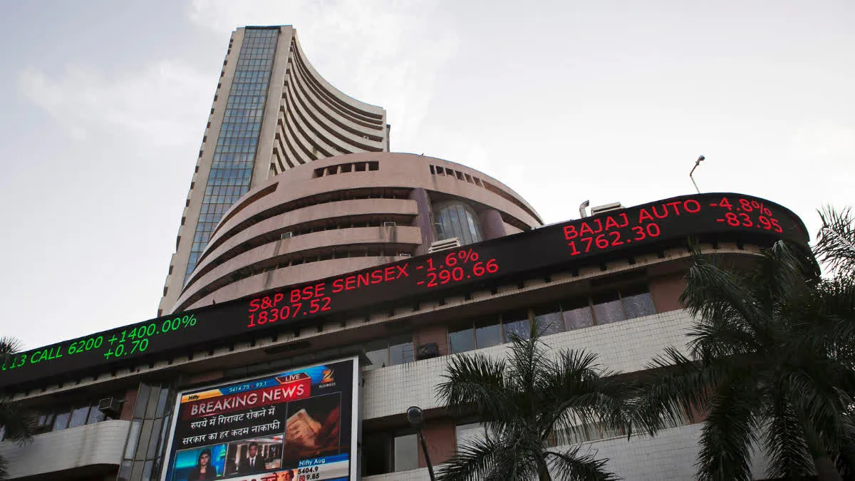 हल्की बढ़ोतरी के साथ खुला शेयर बाजार, सेंसेक्स 25 अंक ऊपर, निफ्टी 23,600 पर 