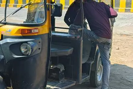 किस काम की पुलिस? ऑटो से बैटरी चोरी का CCTV दिया, आरोपियों का पता बताया, पर नहीं की कार्रवाई