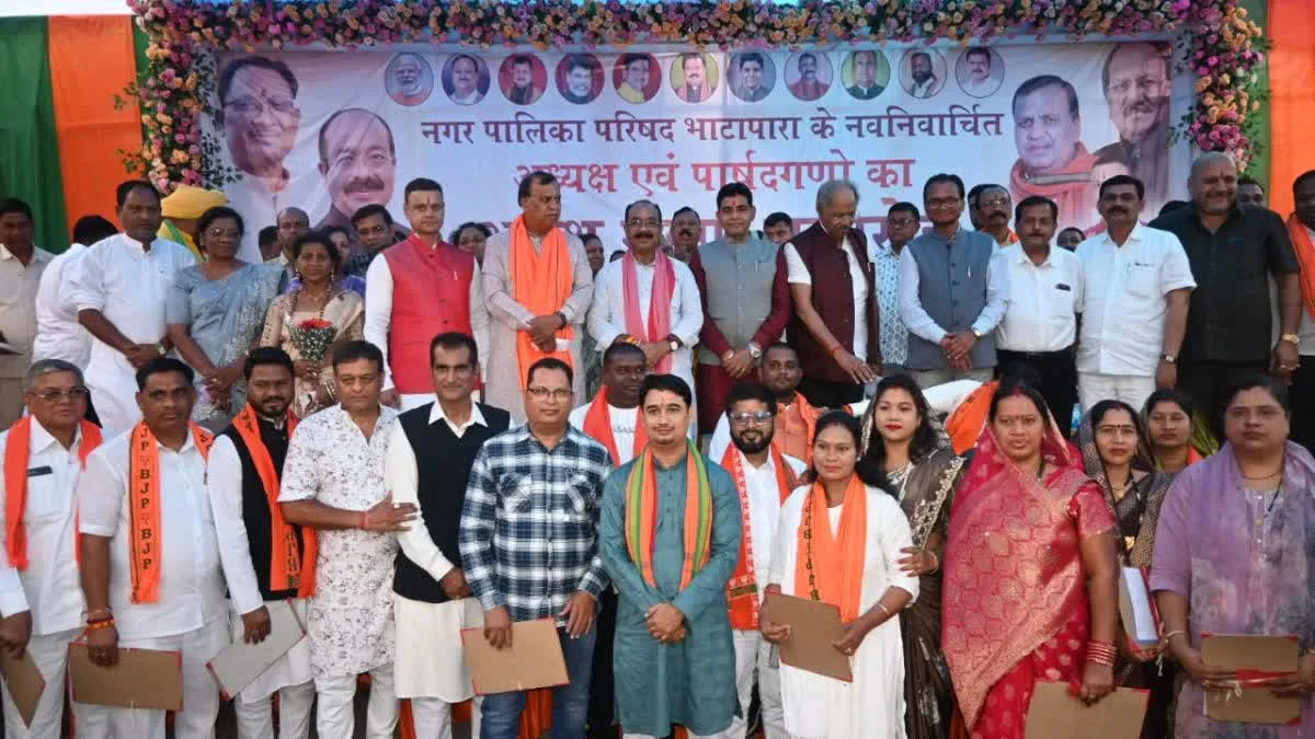 भाटापारा में अध्यक्ष और पार्षदों ने ली शपथ, मंत्रियों ने की ये अपील 