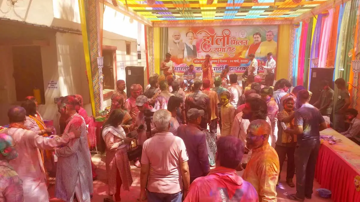 जब नेताओं पर चढ़ा होली का खुमार, तो जानिए फिर क्या हुआ