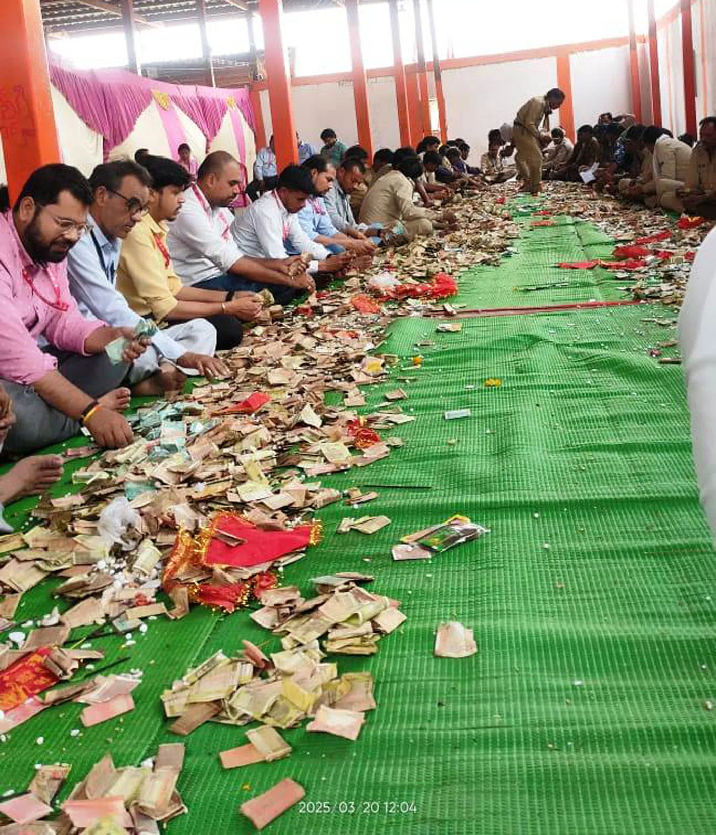 करीला मेले में दान पेटियों से निकले 26 लाख, मन्नत, भक्ति और राई डांस के लिए उमड़े लाखों 
