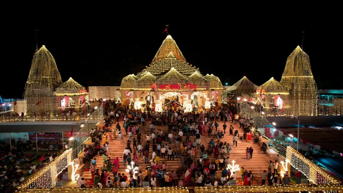 चैत्र नवरात्रि के पहले दिन भक्तिमय हुआ छत्तीसगढ़, मां के दर्शन करने मंदिरों में श्रद्धालुओं की उमड़ी भीड़…