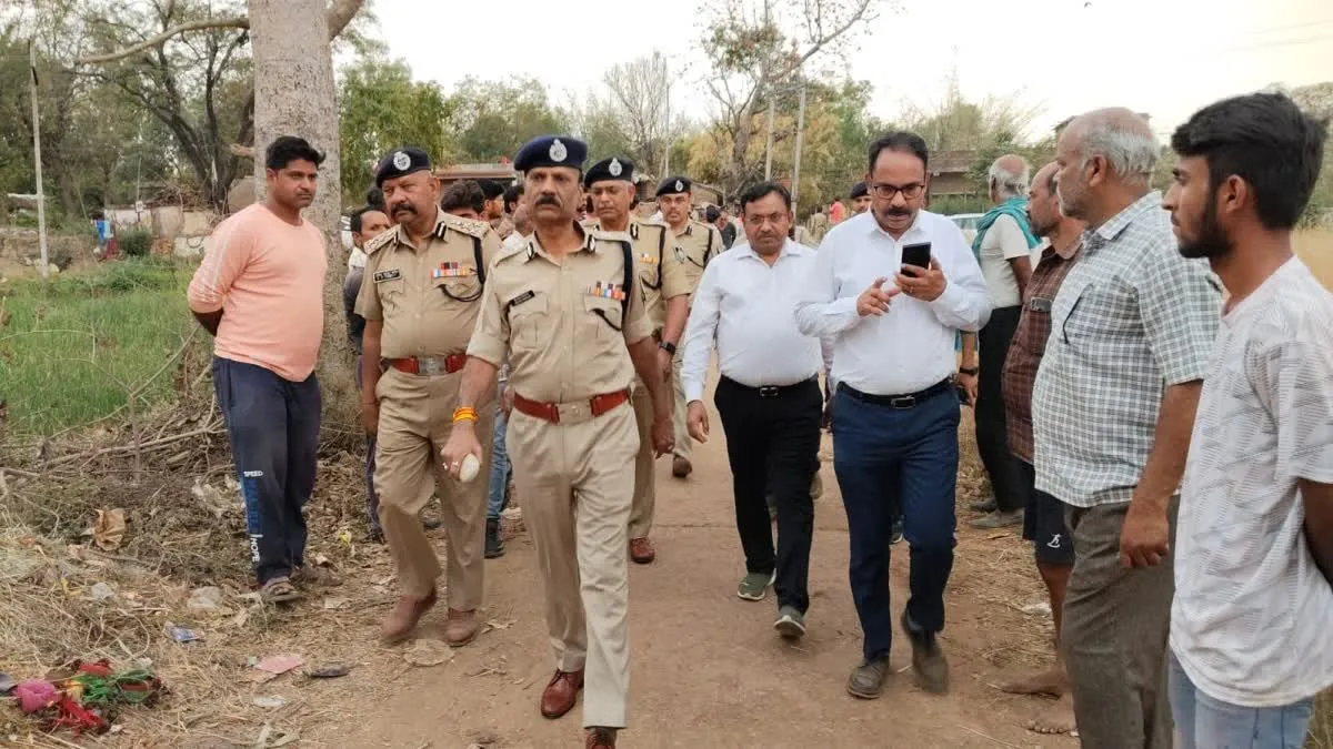 मऊगंज हिंसा: घायलों और पीड़ित परिवार से मिले डीजीपी कैलाश मकवाना, घटनास्थल का लिया जायजा 