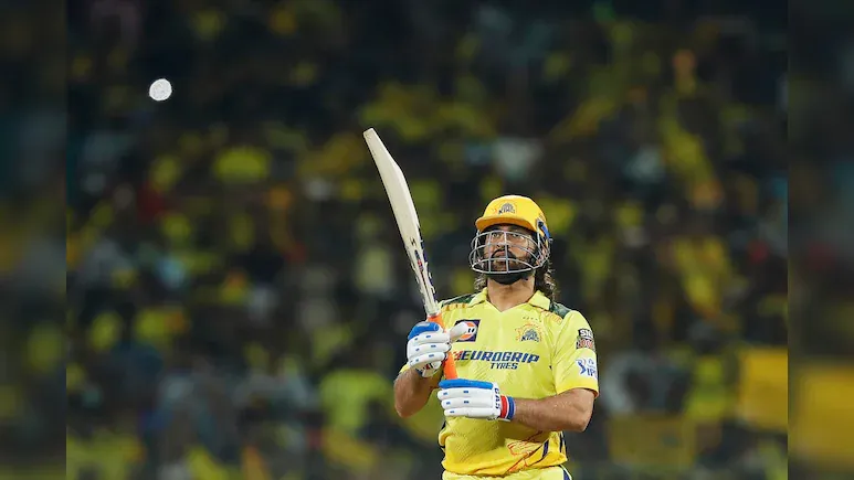 CSK vs RCB: धोनी का डबल धमाल, लगातार छक्कों के साथ IPL इतिहास में ये कारनामा करने वाले CSK के पहले बल्लेबाज बने