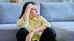 45 से 50 के बीच महिलाओं में बढ़ सकता है डिप्रेशन और चिड़चिड़ापन, ये है सबसे बड़ी वजह, ऐसे रखें ख्याल