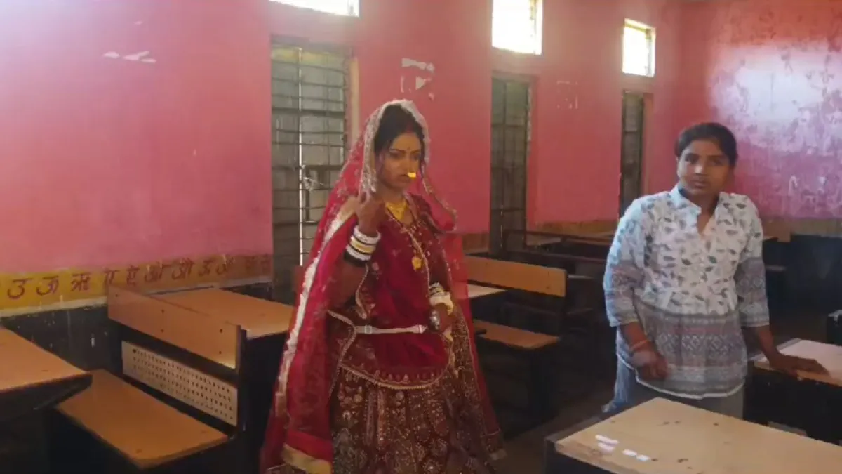 सात फेरे लेने के बाद परीक्षा: बोर्ड एग्जाम देने पहुंची नई नवेली दुल्हन, स्कूल के बाहर दूल्हा करता रहा इंतजार