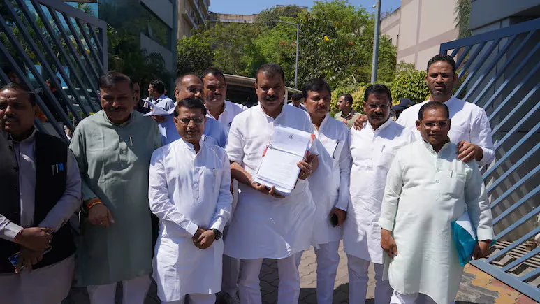 EOW ऑफिस पहुंचा कांग्रेस विधायकों का दल, परिवहन घोटाले को लेकर दर्ज करायी शिकायत