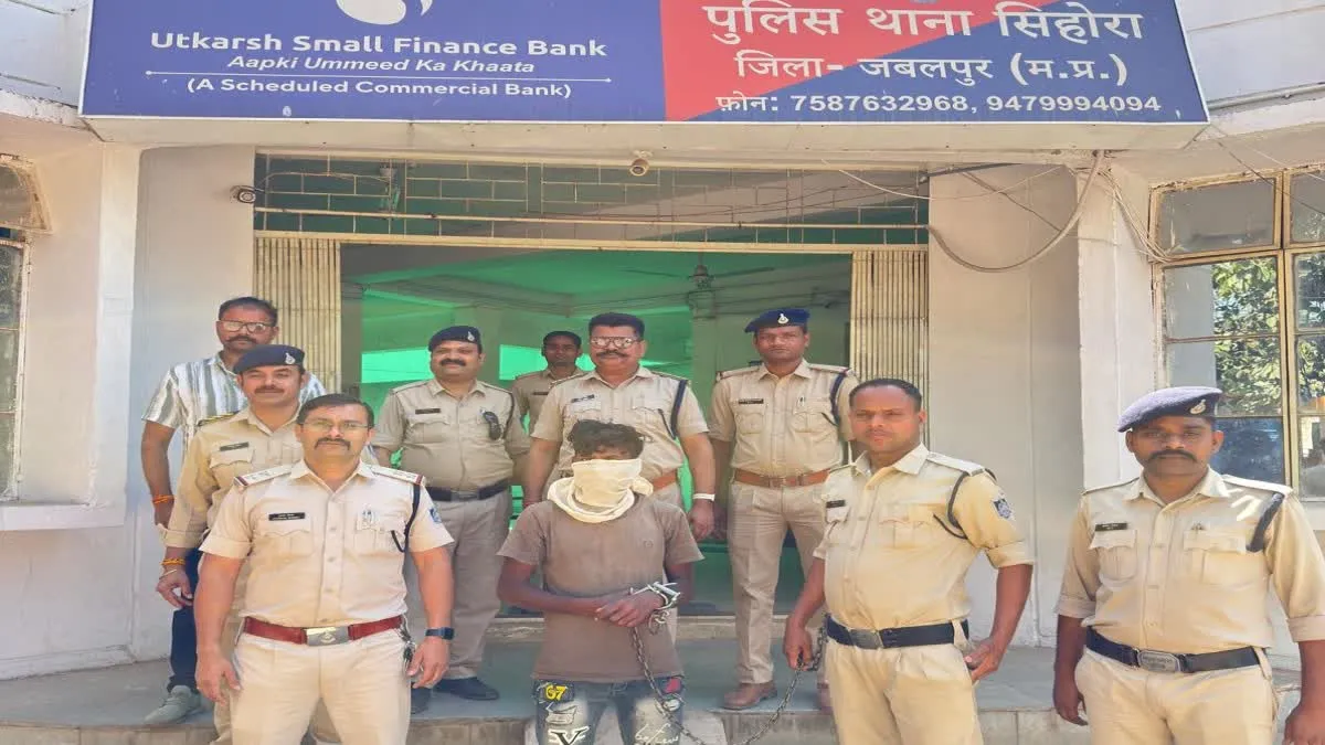 शराब के लिए 500 रुपये नहीं दिए तो नाती ने हंसिए से दादी का गला काटा