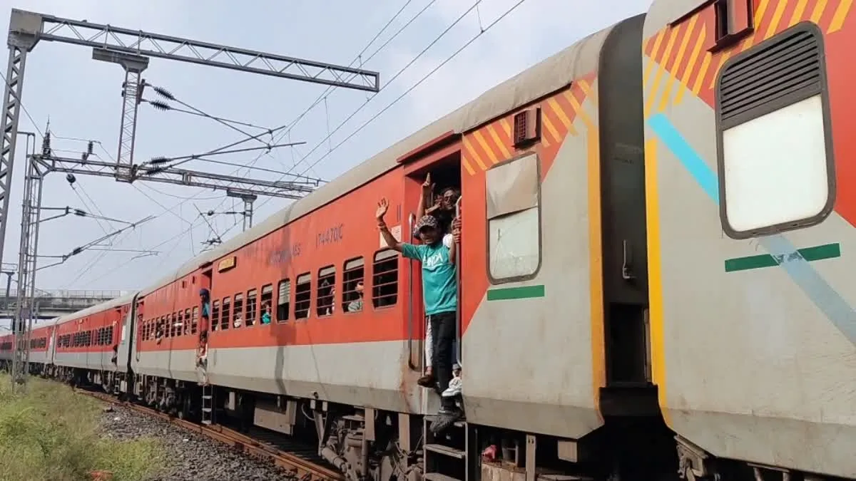 गर्मी की छुट्टियां मनाना है और नहीं मिला रिजर्वेशन तो ये हैं समर स्पेशल ट्रेनें