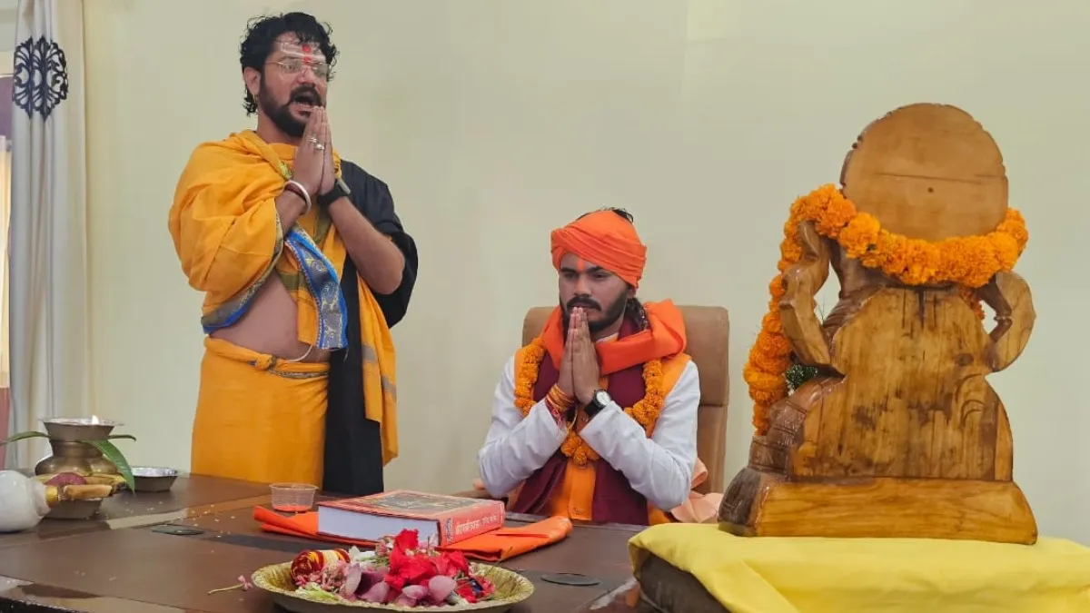 जिला पंचायत अध्यक्ष ने गौ मूत्र से करवाया कार्यालय का शुद्धिकरण, चेंबर में टेबल-कुर्सी की भी बदली दिशा