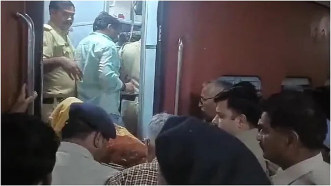 एक-एक लाख में धर्म बदलने जा रहे 18 हिंदुओं को GRPF ने पकड़ा
