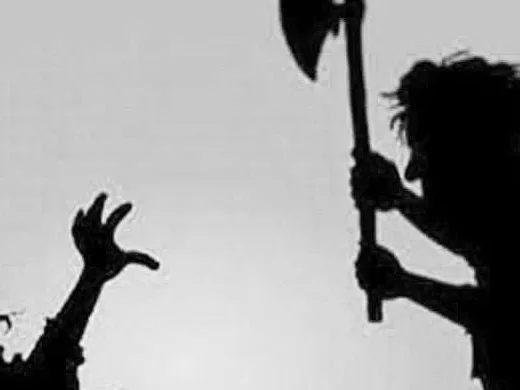 पूर्व जनपद सदस्य की घर में घुसकर कुल्हाड़ी से हत्याः