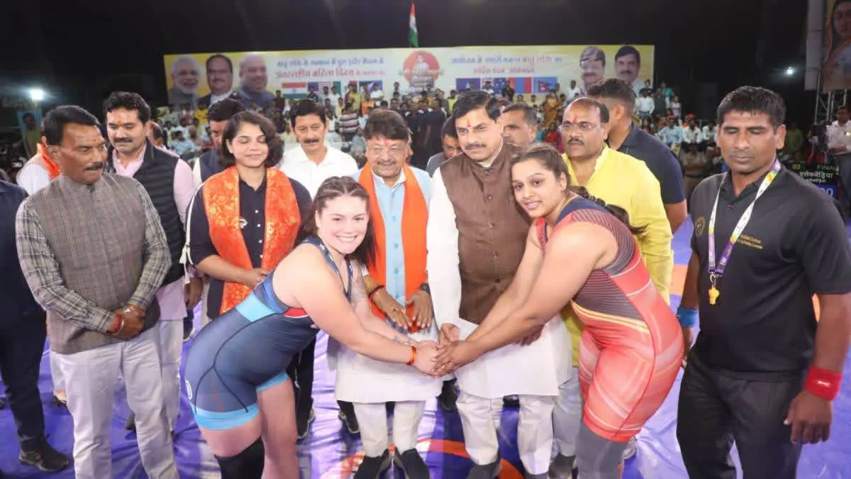 कुश्ती के 'दंगल' में महिला पहलवानों ने दिखाया दमखम, टैलेंट देख मोहन यादव ने किया बड़ा ऐलान