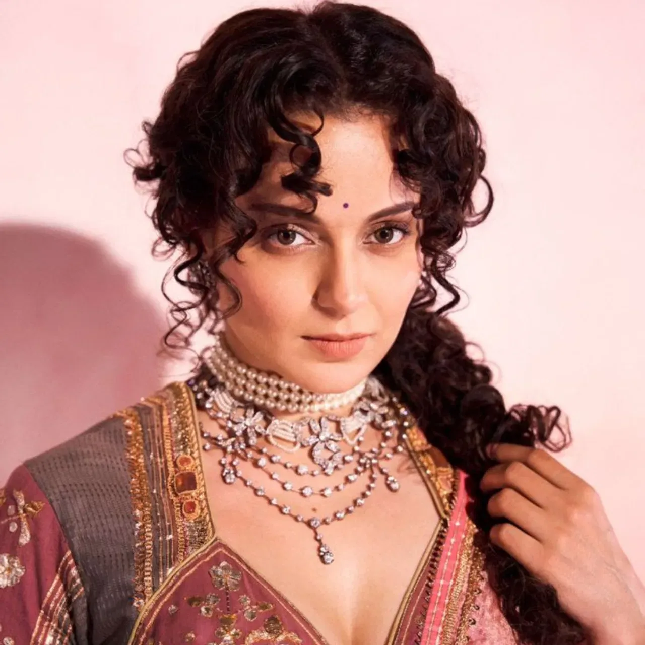 Kangana Ranaut Birthday: एडिटिंग रूम में बुलाकर ऑफर की फिल्म, कंगना रनौत ने किया इनकार तो भड़के महेश भट्ट, प्रीमियर पर फेंक कर मारी थी चप्पल