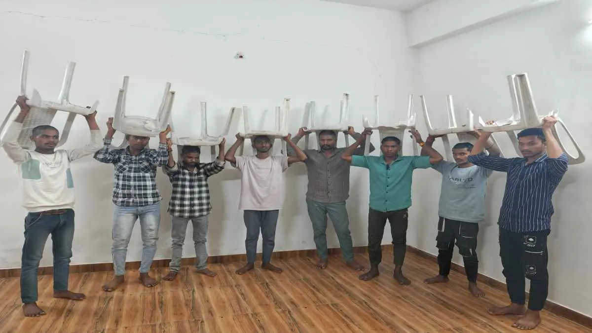 भोरमदेव महोत्सव में उपद्रव : पुलिस ने उपद्रवियों को किया गिरफ्तार, टूटी कुर्सी के साथ अपराधियों की निकाली रैली