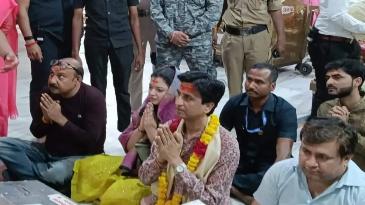 बेटी की शादी के बाद उज्जैन पहुंचे कवि कुमार विश्वास: भगवान महाकाल के किए दर्शन,