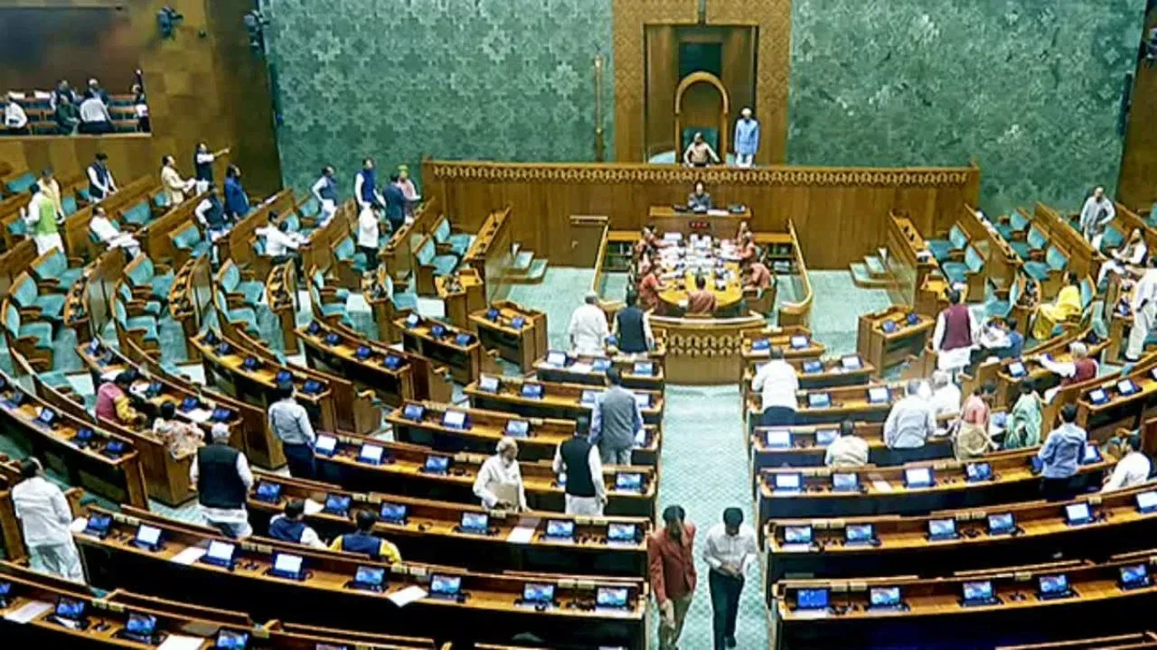 7 साल कैद, 10 लाख का जुर्माना… इमीग्रेशन बिल पारित, सदन में सत्ता पक्ष और विपक्ष में नोक झोंक