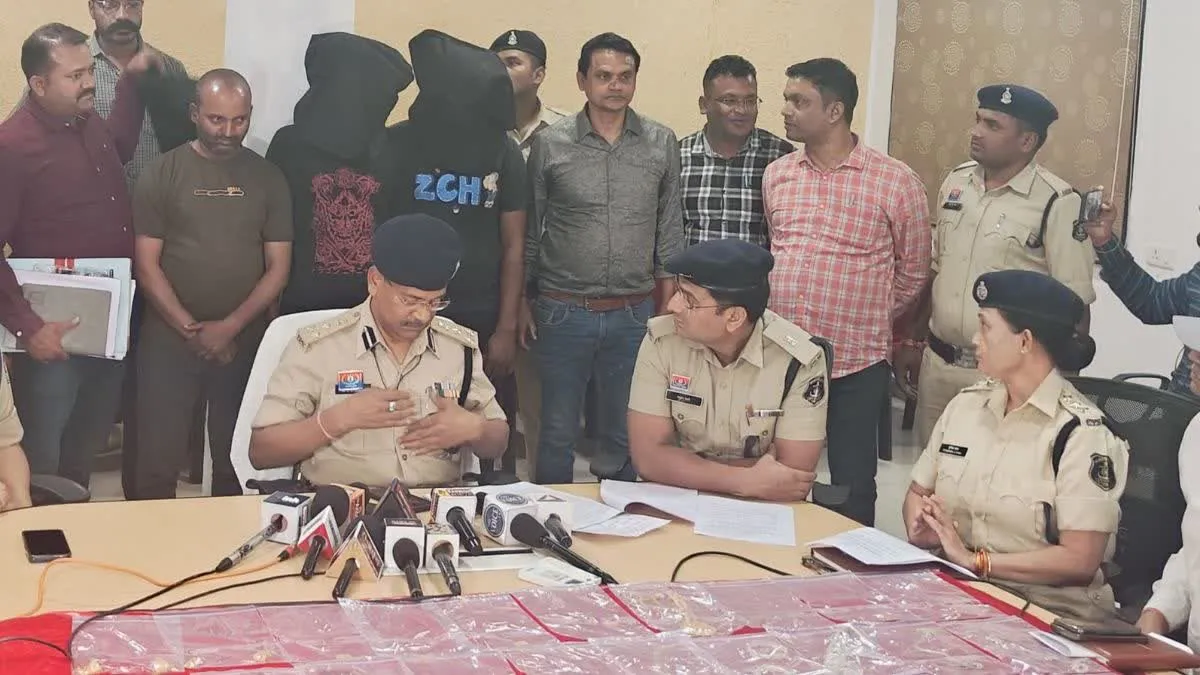 लूट की घटना का खुलासा, 8 दिन पहले आरोपियों ने की थी रेकी, 19 लाख के जेवर बरामद