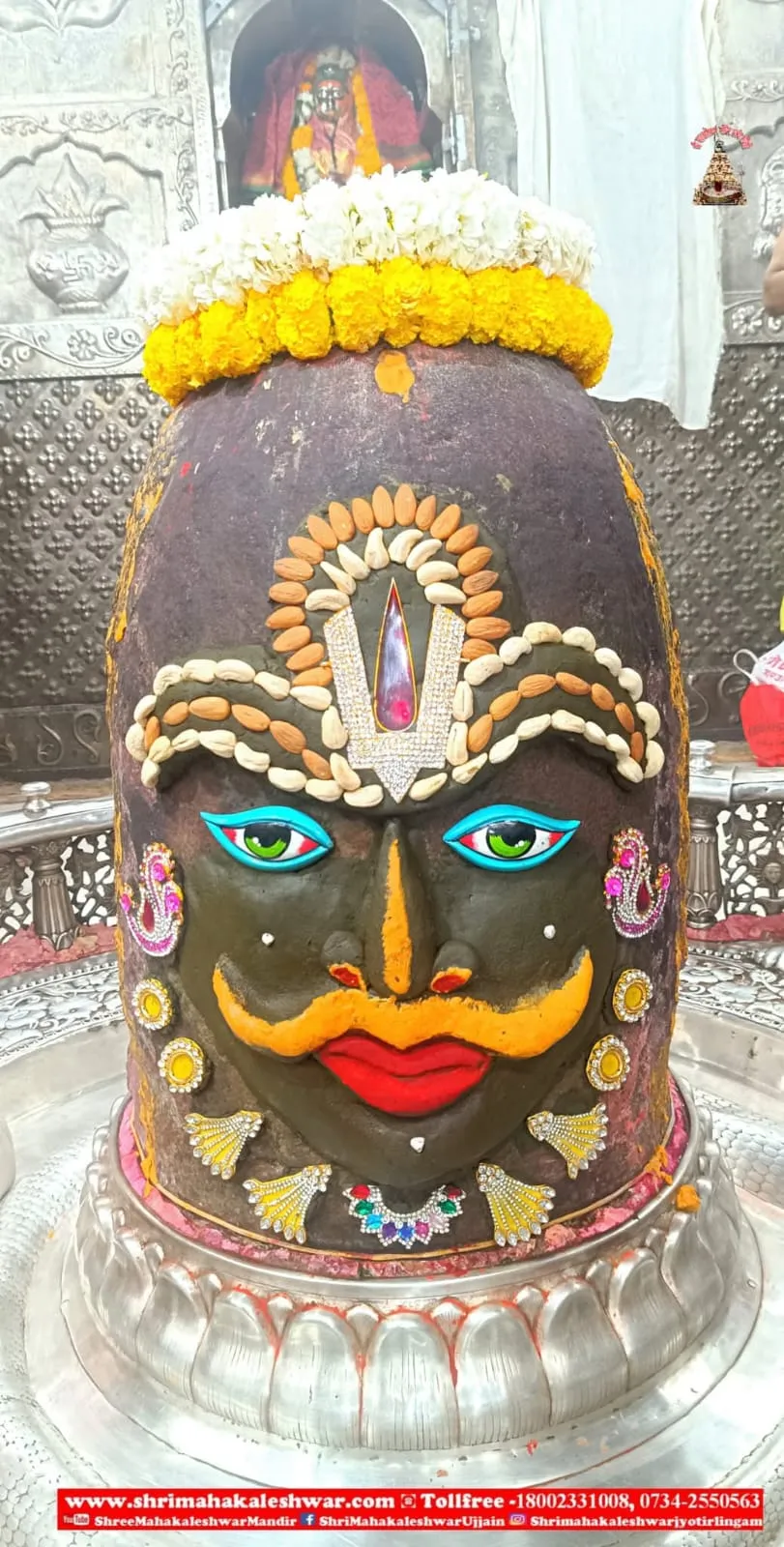 एकादशी पर बाबा महाकाल का मनमोहक श्रृंगार, भक्तों को इस रूप में दिए दर्शन, देखें 