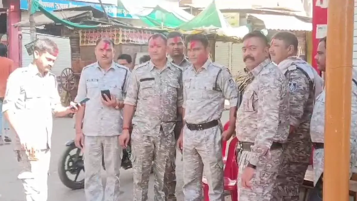 महू में 2000 पुलिस बल तैनात, भाईचारे के साथ मना रंगों का त्योहार 