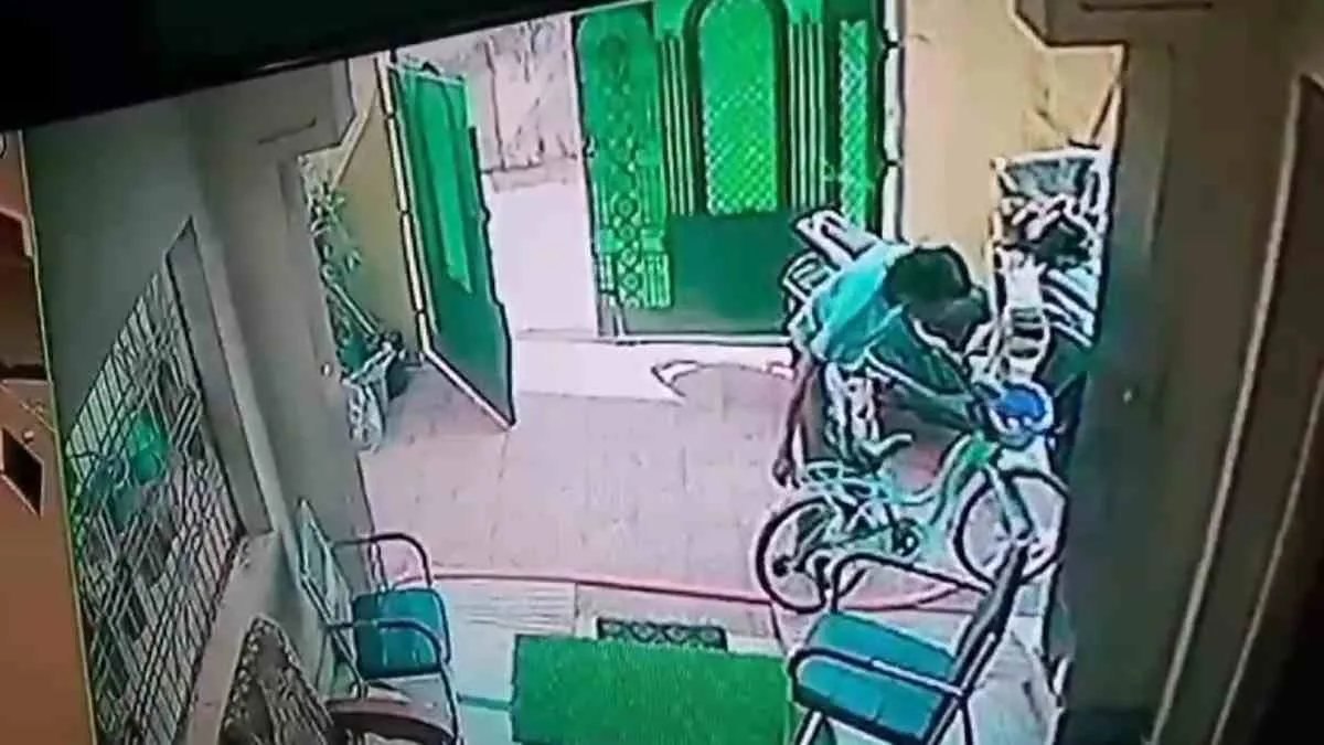 मेयर के घर दिनदहाड़े चोरी, CCTV कैमरे में कैद हुआ चोर, जांच में जुटी पुलिस
