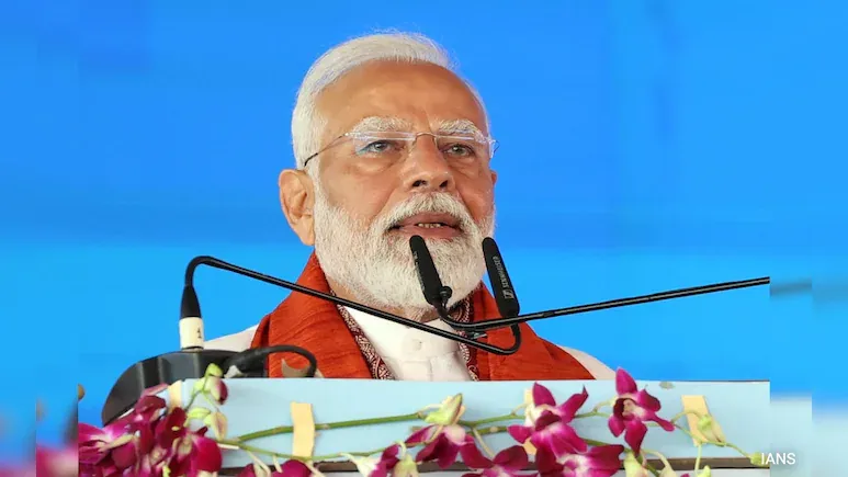 महिलाओं को सौगात देने से लेकर कई बड़ी घोषणाओं तक... PM मोदी के गुजरात दौरे की हर बात जानें