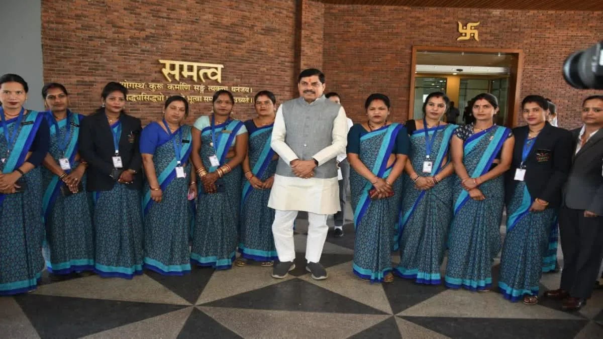 मोहन यादव ने भेजा लाड़ली बहनों को तोहफा, पैसों से भरा एकाउंट, मिला ये सम्मान
