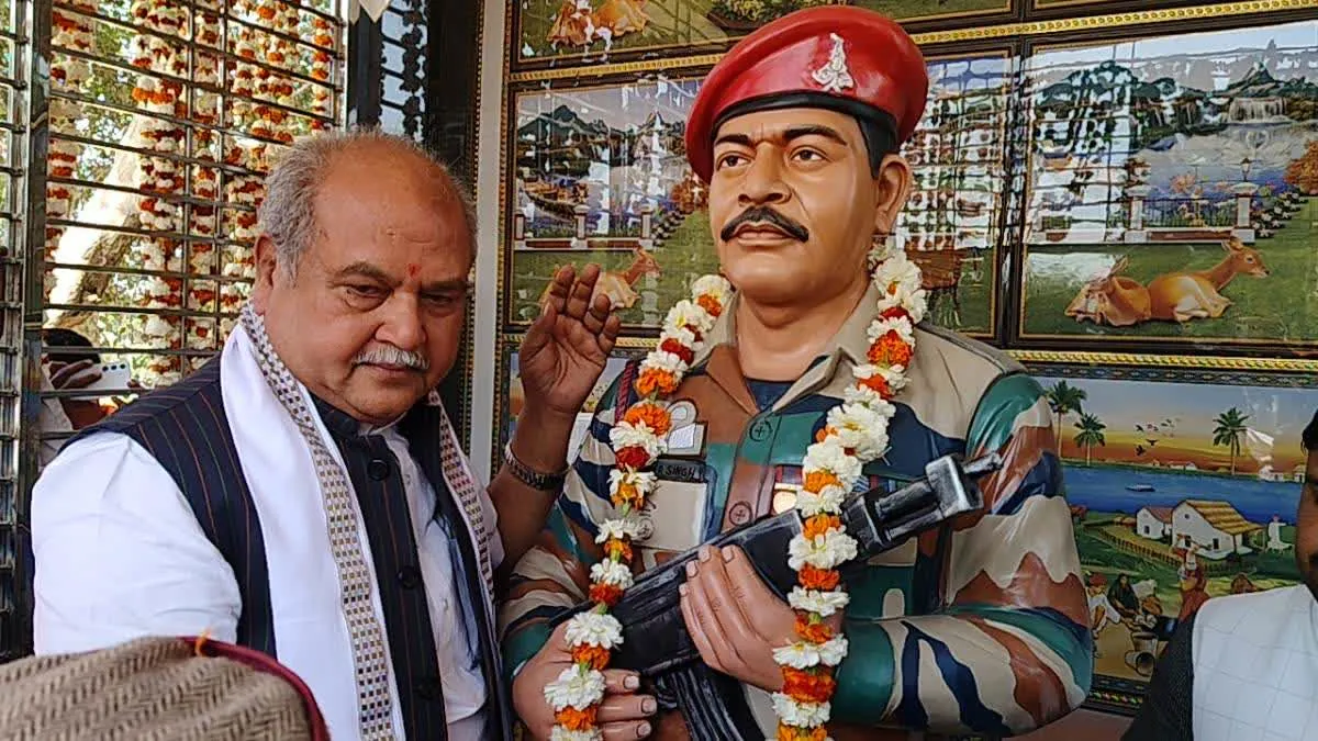 मुरैना में शहीद की प्रतिमा का अनावरण, नरेंद्र सिंह तोमर बोले-वीरों के बलिदान से प्रेरणा ले युवा पीढ़ी
