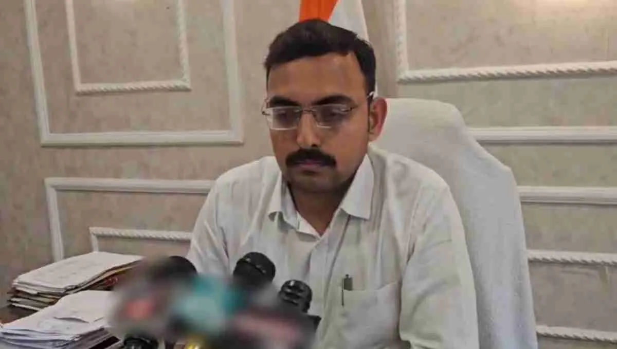 11 साल पहले जिस शिक्षक की हो चुकी मौत, उसे भेज दिया शो कॉज नोटिस