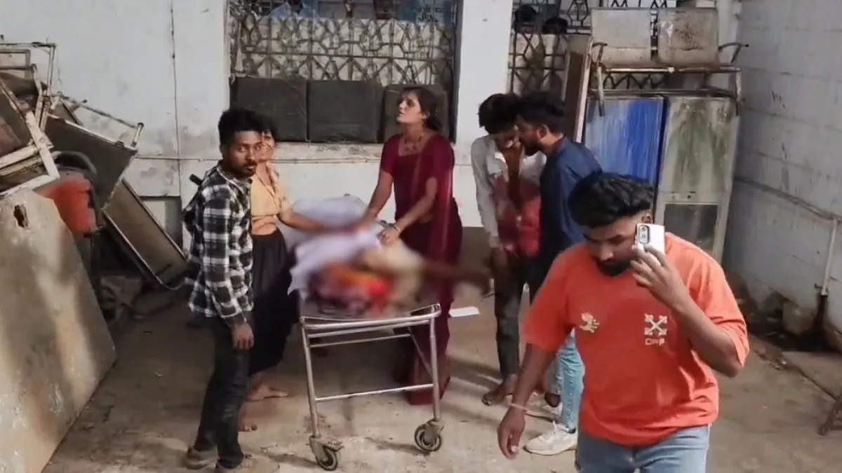 दो परिवारों के बीच खूनी संघर्ष: जमकर चले लाठी-डंडे और धारदार हथियार, एक की मौत, 8 घायल 
